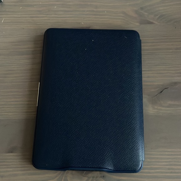 Kindle Paperwhite Leather Cover (navy colour) - Picture 4 of 5